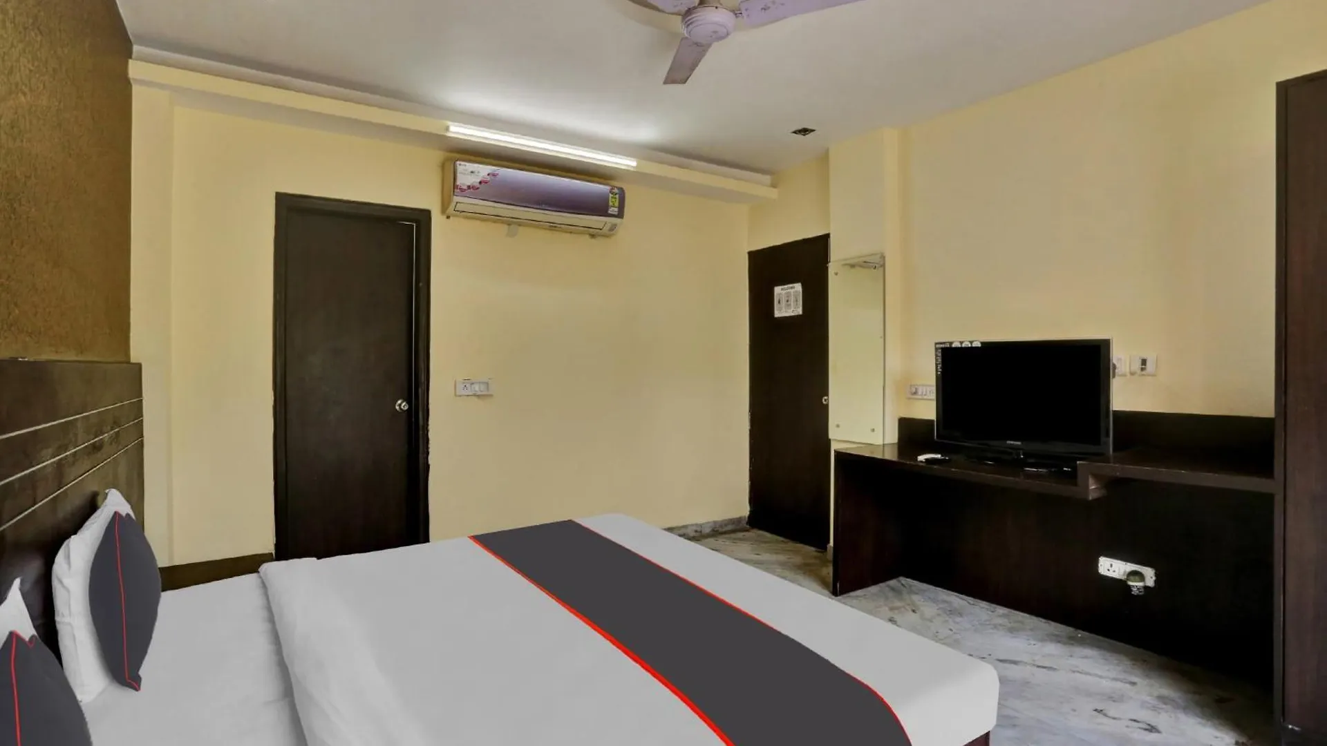 Hotel Platinum Sqs Key Γκουργκάον